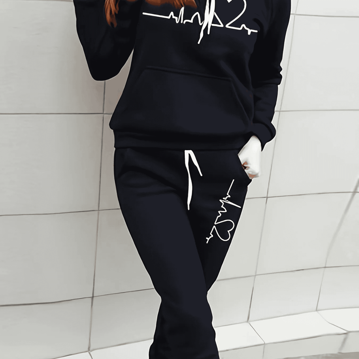 Françoise | Ensemble de jogging à capuche à cordon pour femmes - Image 2