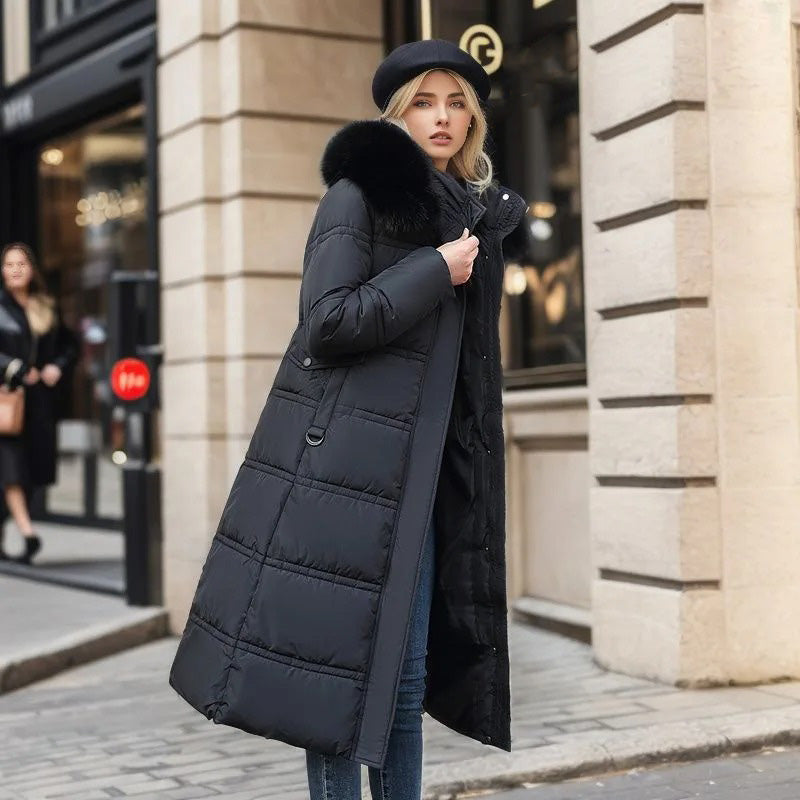 Madeleine | Manteau Long Rembourré Femme avec Capuche en Fourrure - Image 2