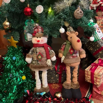 Elegant julemandsdukke med detaljeret tøj og et varmt, udtryksfuldt ansigt
