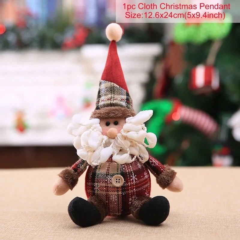 Elegant julemandsdukke med detaljeret tøj og et varmt, udtryksfuldt ansigt