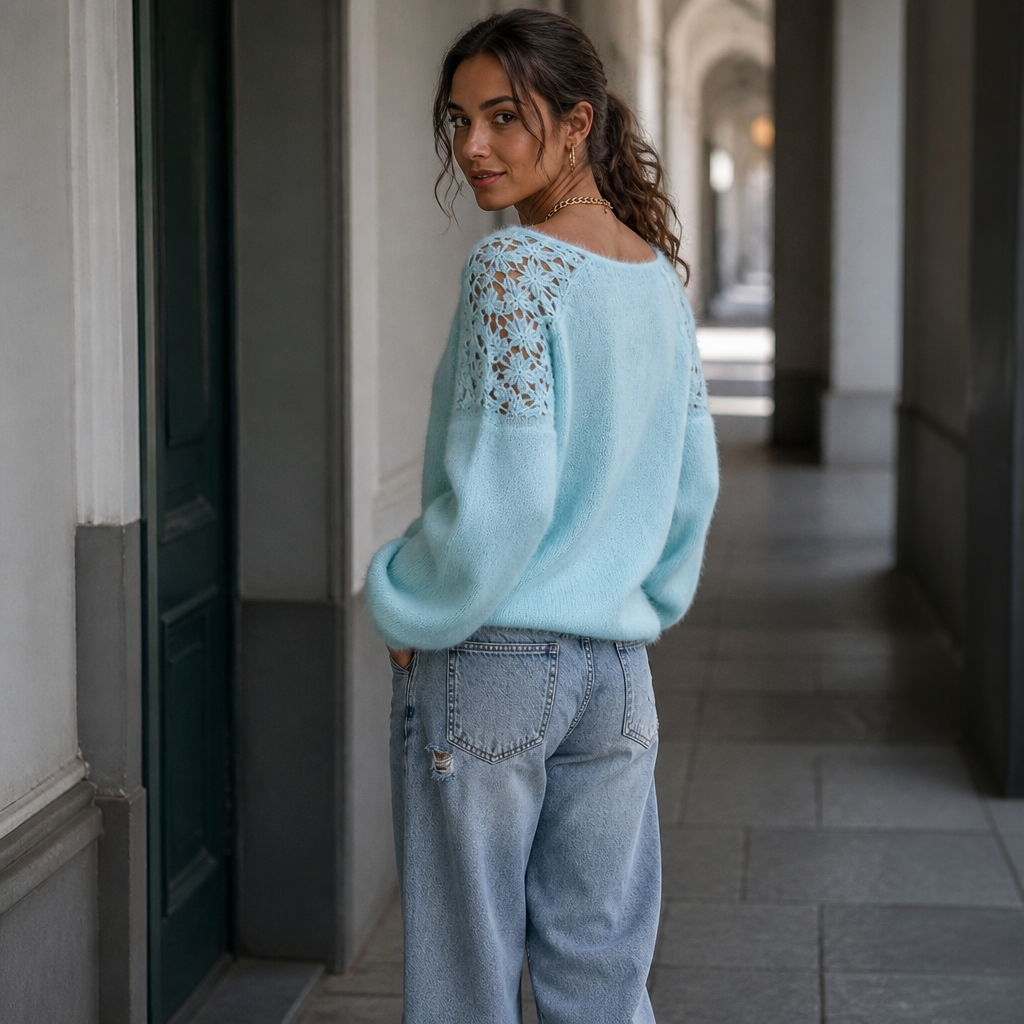 Elegant strikbluse med blonde-look