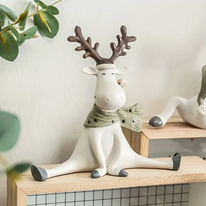 Håndlavet rensdyrfigur med halstørklæde til festlig juledekoration