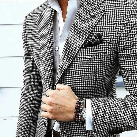 Herreblazer med hundetandsmønster, hakrevers og knaplukning – formel og casual
