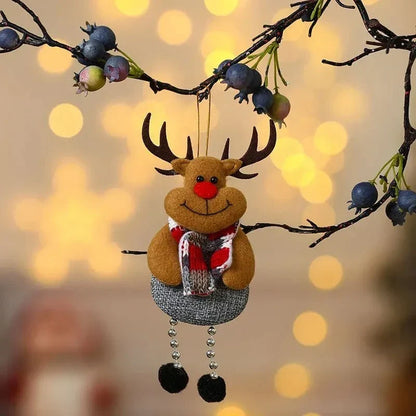 Juleophæng i plys med dinglende ben og julefigurer