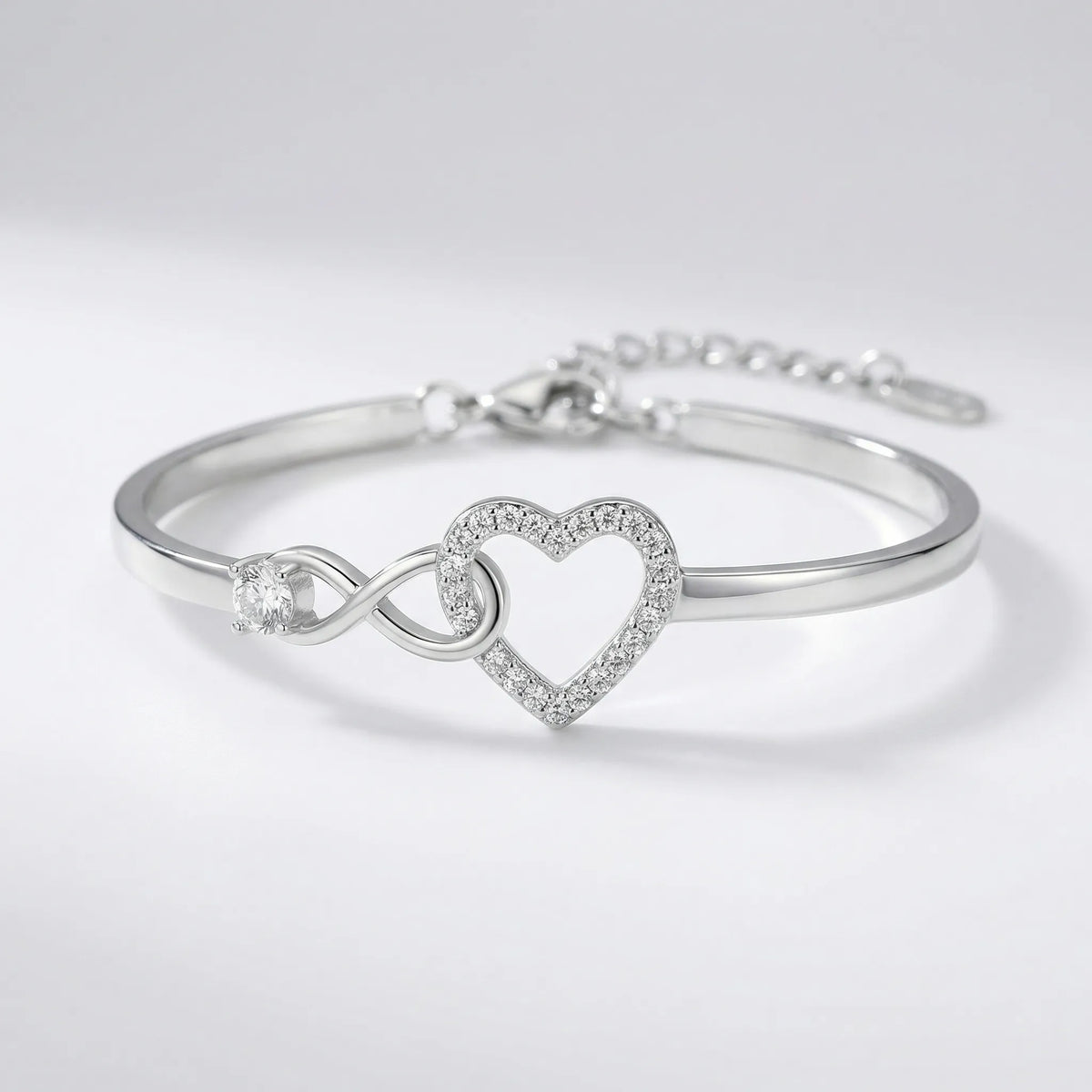 Justerbart armbånd med hjerte og uendelighedstegn til kvinder