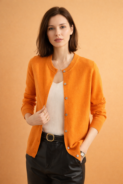 Klassisk gennemknappet cardigan til damer – tidløst design med rund hals