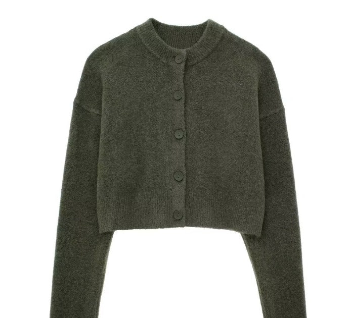 Kort cardigan til damer med knapstolpe og elegant rund halsudskæring