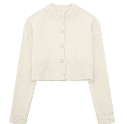 Kort cardigan til damer med knapstolpe og elegant rund halsudskæring