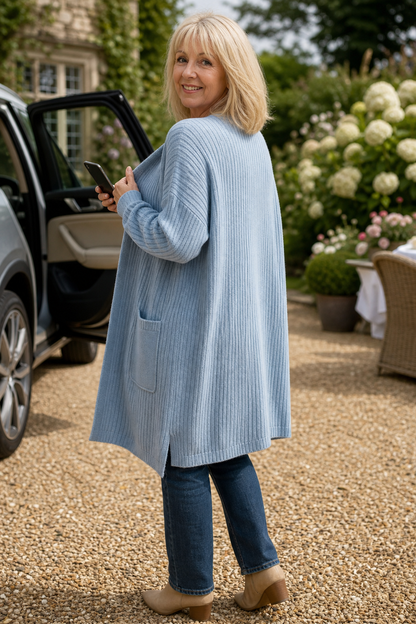 Lang ribstrikket åbenstående cardigan