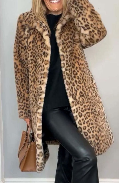 Lang vinterfrakke i imiteret pels med leopardprint til damer