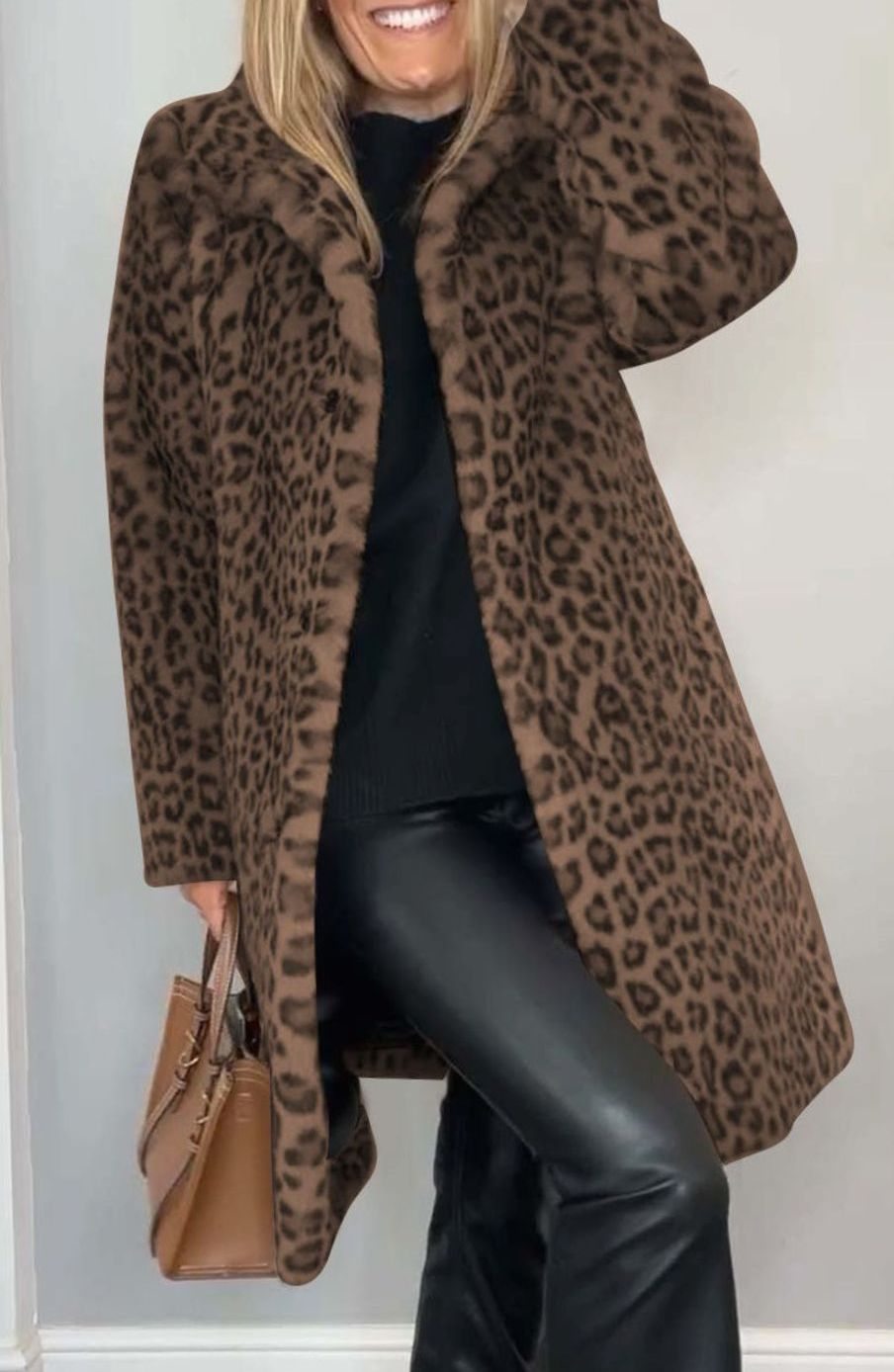 Lang vinterfrakke i imiteret pels med leopardprint til damer