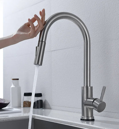 Lindegade | TouchTech Utrækkelig Køkkenarmatur – Sensor Berøringsfri Mixerarmatur med Fleksibel Udstødningsrør | Moderne Messing Vandhane