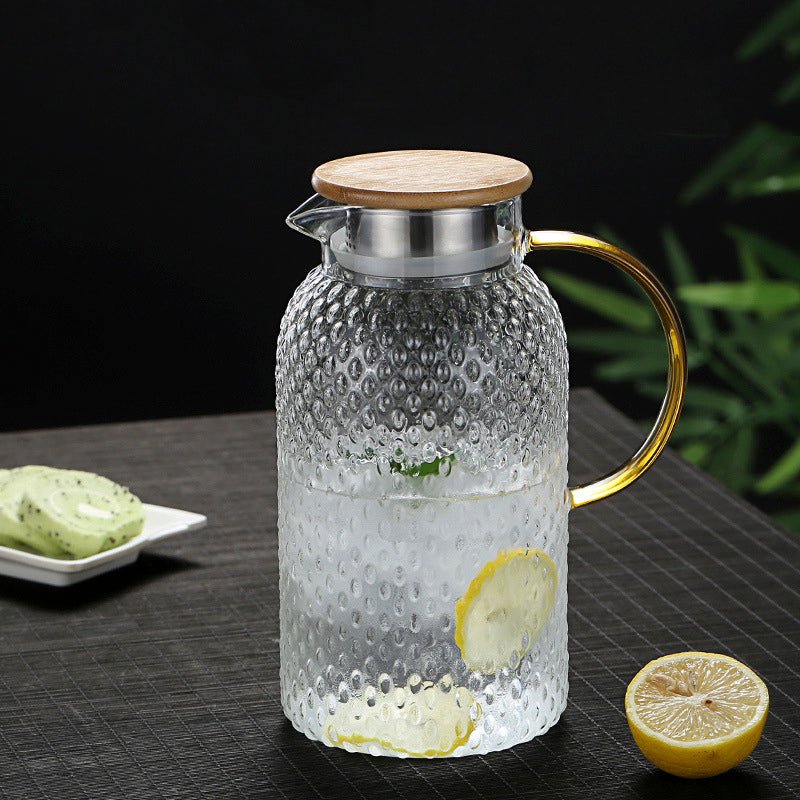 Lindegade | Varmebestandig tekstureret glas kande med bambuslåg – Elegant serveringskande til varme og kolde drikke