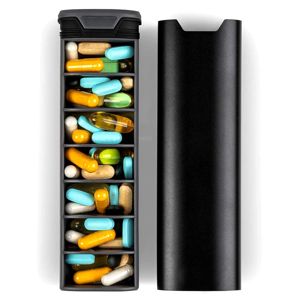 MediEase Uge Pille Organizer – Elegant Træ & Aluminium Pilleboks