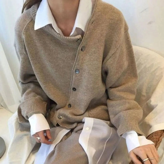 Oversized grovstrikket og ribstrikket damecardigan med knapper