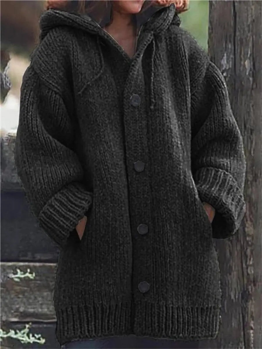 Oversized strikcardigan med hætte og knapper til damer