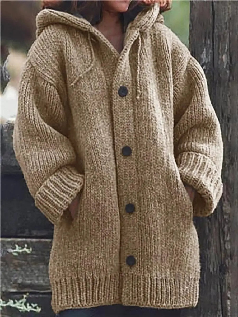Oversized strikcardigan med hætte og knapper til damer