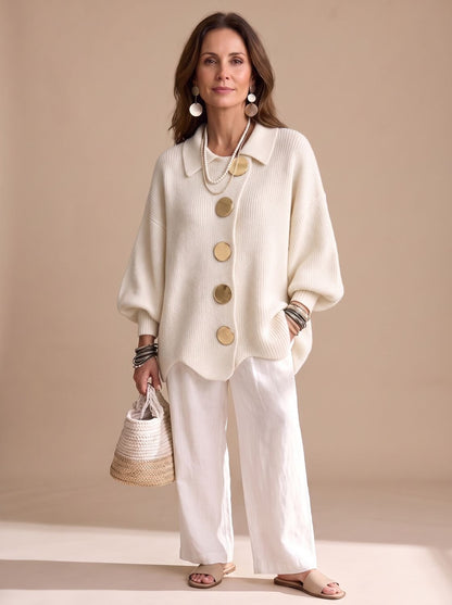Oversized strikcardigan med krave og guldknapper til damer