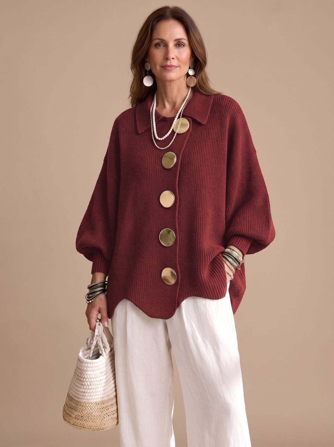 Oversized strikcardigan med krave og guldknapper til damer