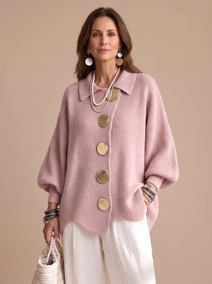 Oversized strikcardigan med krave og guldknapper til damer