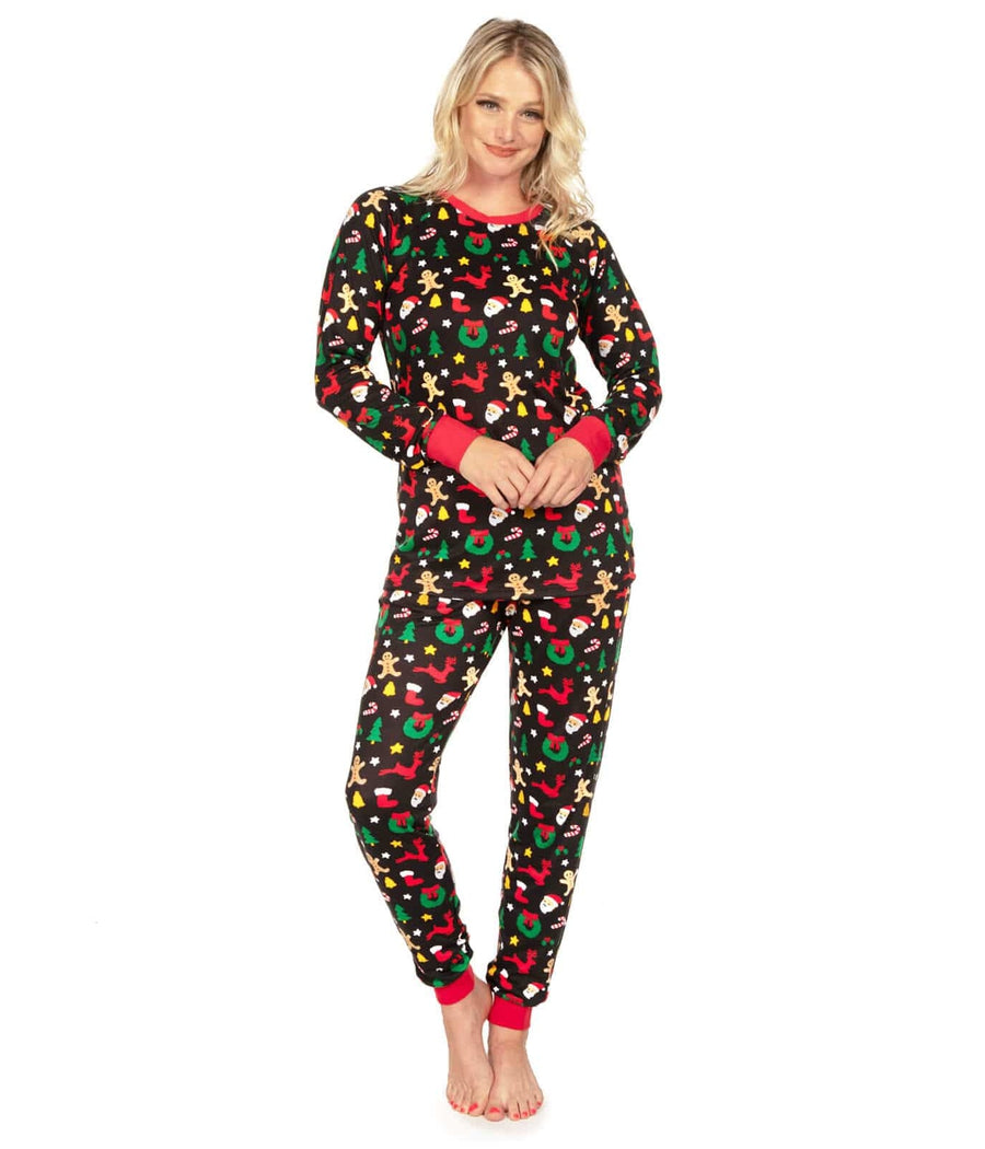 Pyjamassæt til damer med julesmåkageprint, rundhalset overdel og bukser med bindebånd