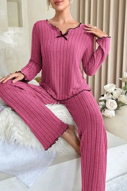 Ribstrikket pyjamas med bølgekant