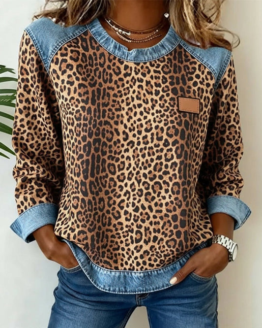 Sweater til damer med leopardprint og denim-patchwork