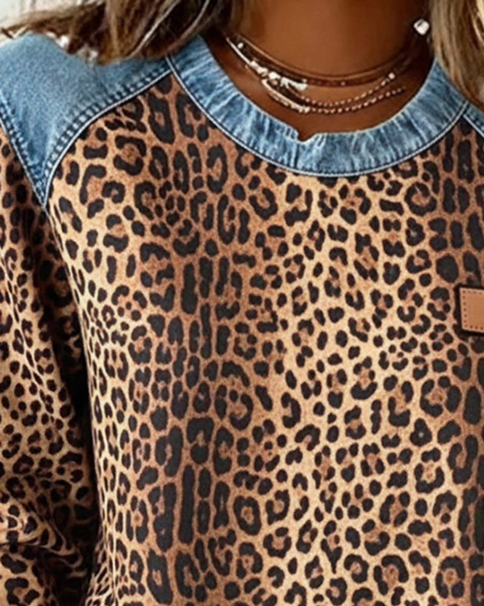 Sweater til damer med leopardprint og denim-patchwork