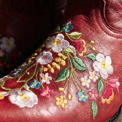 Westernstøvletter med blomsterbroderi